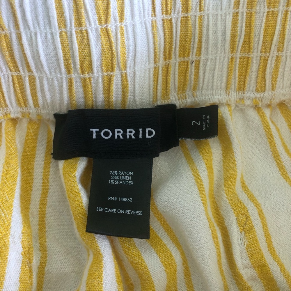 Torrid 2X Yellow White Striped Shorts Pull on Drawstring Size 18 20 Rayon Linen